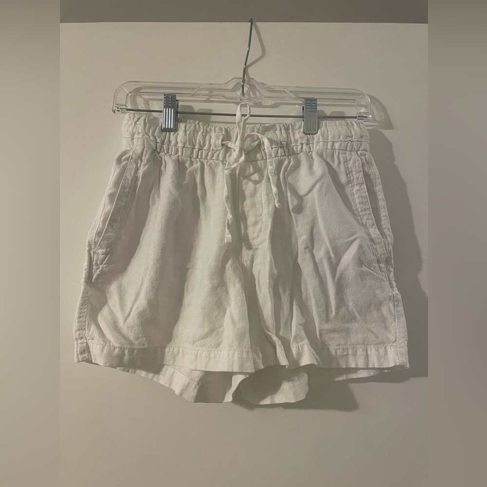 Old Navy women’s white linen shorts 3” inseam